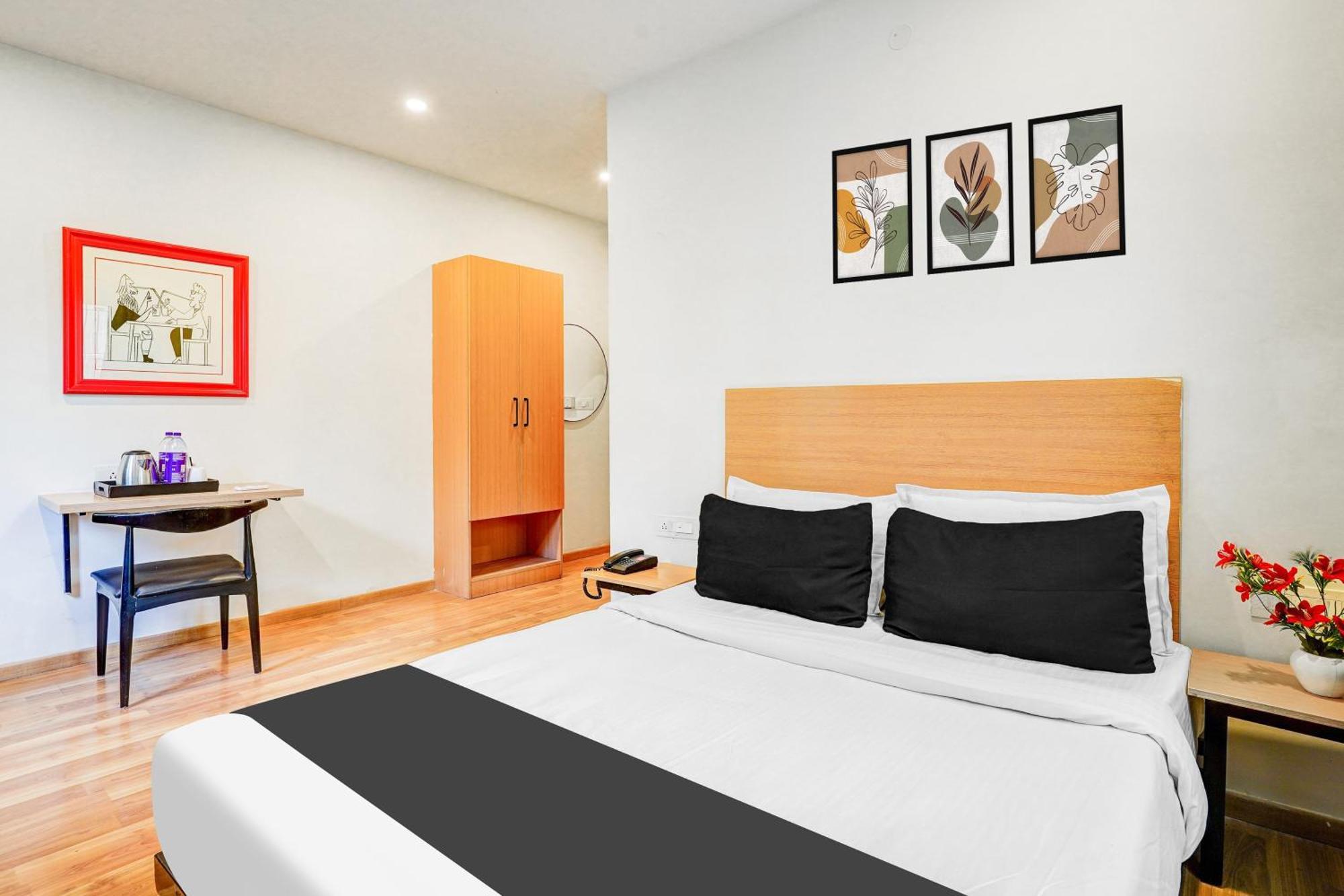 Vaccinated Staff - OYO TOWNHOUSE 077 HOTEL ROOM Stories Bangalore Exterior foto